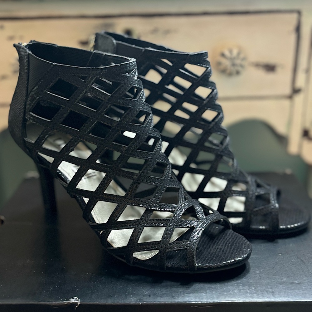 Black heels size 6.5